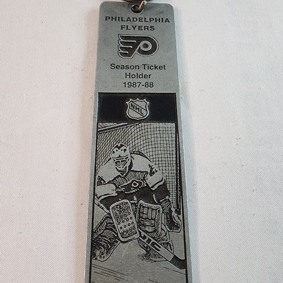 Philadelphia Flyers 1987-88 season ticket holder keychain. - Picture 3 of 7
